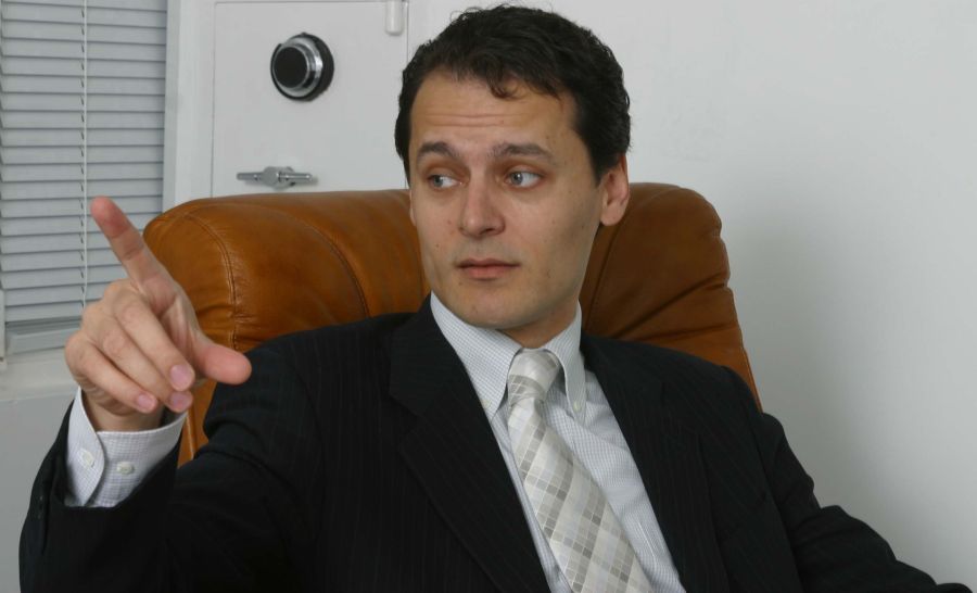 Cine face legea în comerţul online din România
