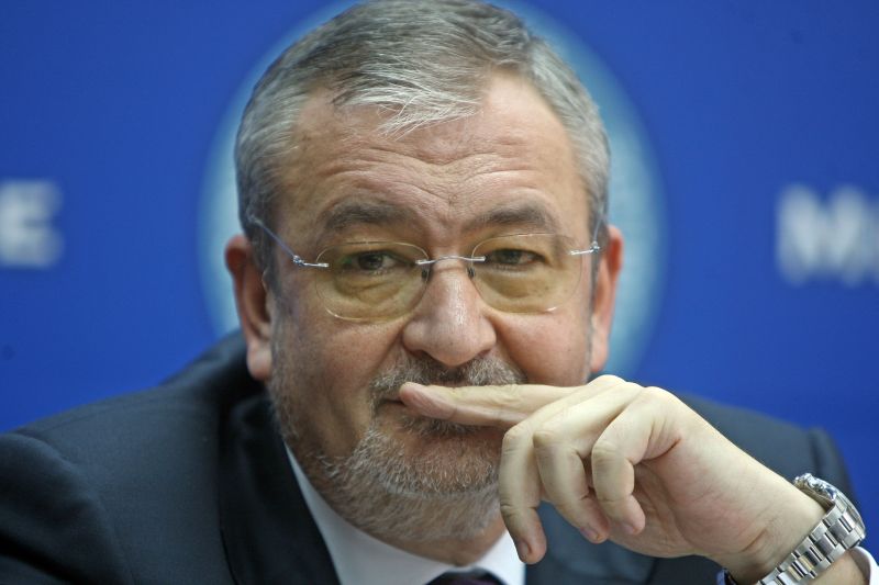 Impozitul minim, înlocuit cu forfetarul. Cresc impozitele pe terenuri
