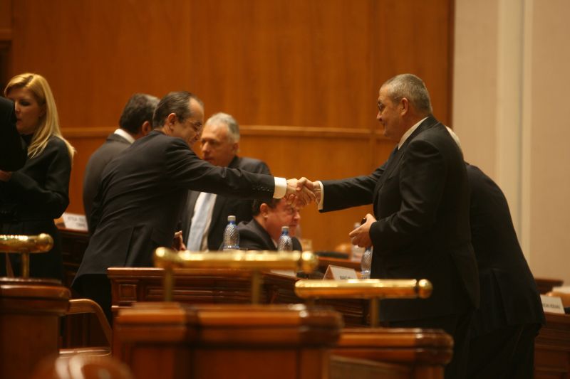 "Nu-ţi dă nimeni bani, dacă îi bei la cârciumă". Metafore despre buget, cu Vlădescu şi Boc