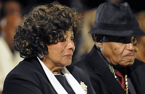 Părinţii lui Michael Jackson divorţează