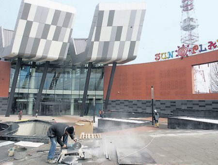 Un bărbat a murit la mall-ul din Berceni