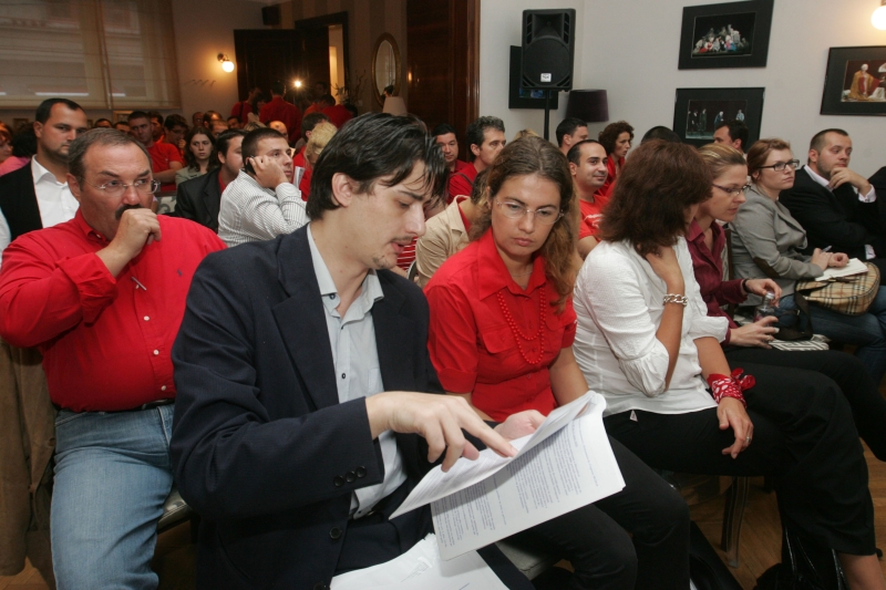 Acceptarea tacită, cârligul cu care băncile agaţă clienţii