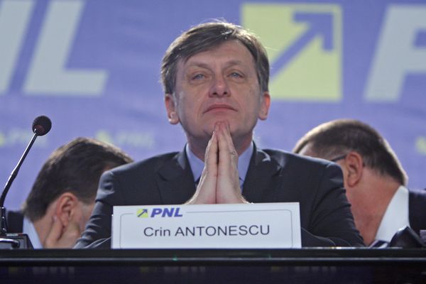 Antonescu: Voi cere comisiilor de apărare audierea lui Blaga şi a lui Pahonţu