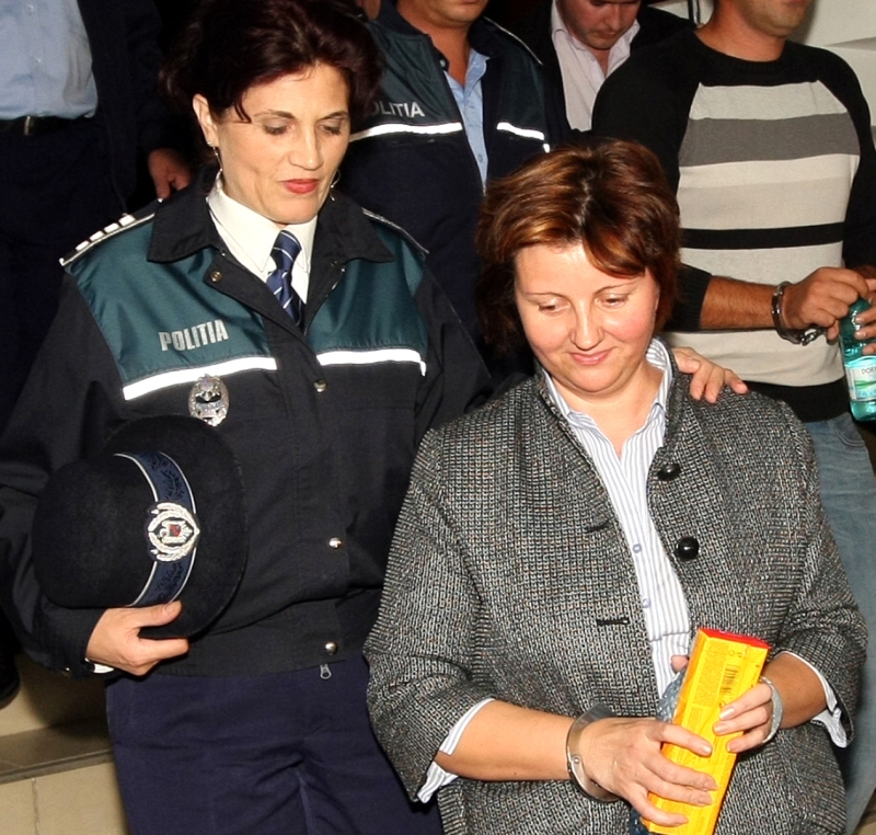 Avocată din Baroul Iaşi, arestată pentru trafic de influenţă