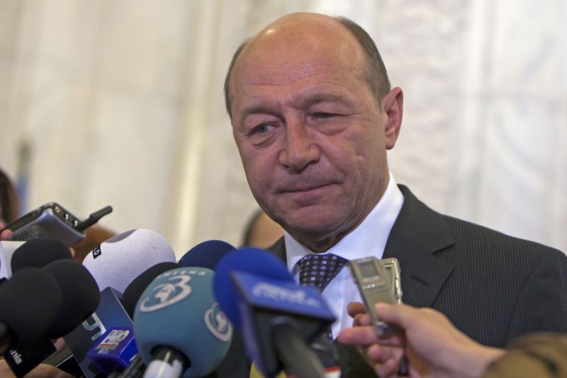 Băsescu a cerut intervenţie în forţă împotriva violenţei clanurilor
