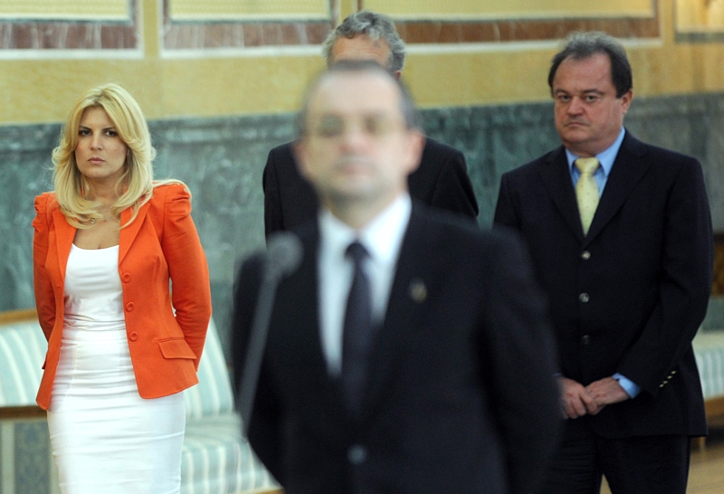 Blaga: "În locul Elenei Udrea, eu n-aş fi rămas ministru". Udrea contraatacă | AUDIO