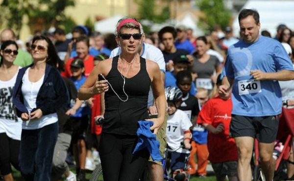 Canadianul care a învăţat România să alerge pentru bolnavii de cancer
