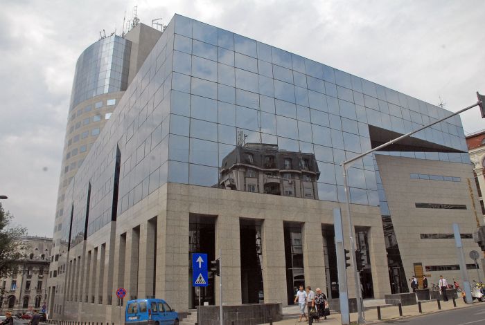 Dispută pe închirierea fostului bloc "Bancorex"
