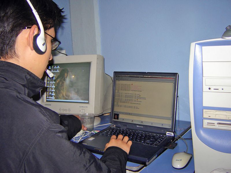 Furnizorii de internet, obligaţi prin contract să asigure servicii de calitate