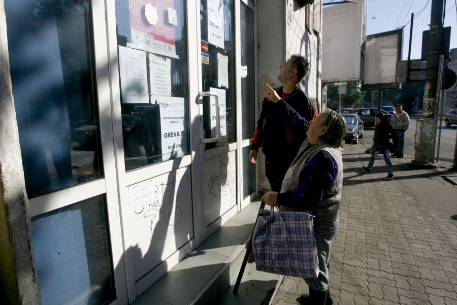 Grevă generală în administraţie. "Funcţionarul public este flămând şi îndatorat"