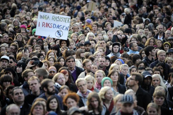 O româncă a scos în stradă 20.000 de oameni la Stockholm | VIDEO