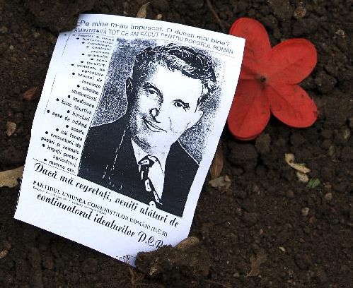 SONDAJ: Românii preferă lipsa de libertate şi sărăcia de dinainte de 1989, decât prezentul
