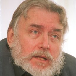 Adrian Păunescu, internat la Spitalul Floreasca: "Ce mult contează să nu fii singur pe pământ"