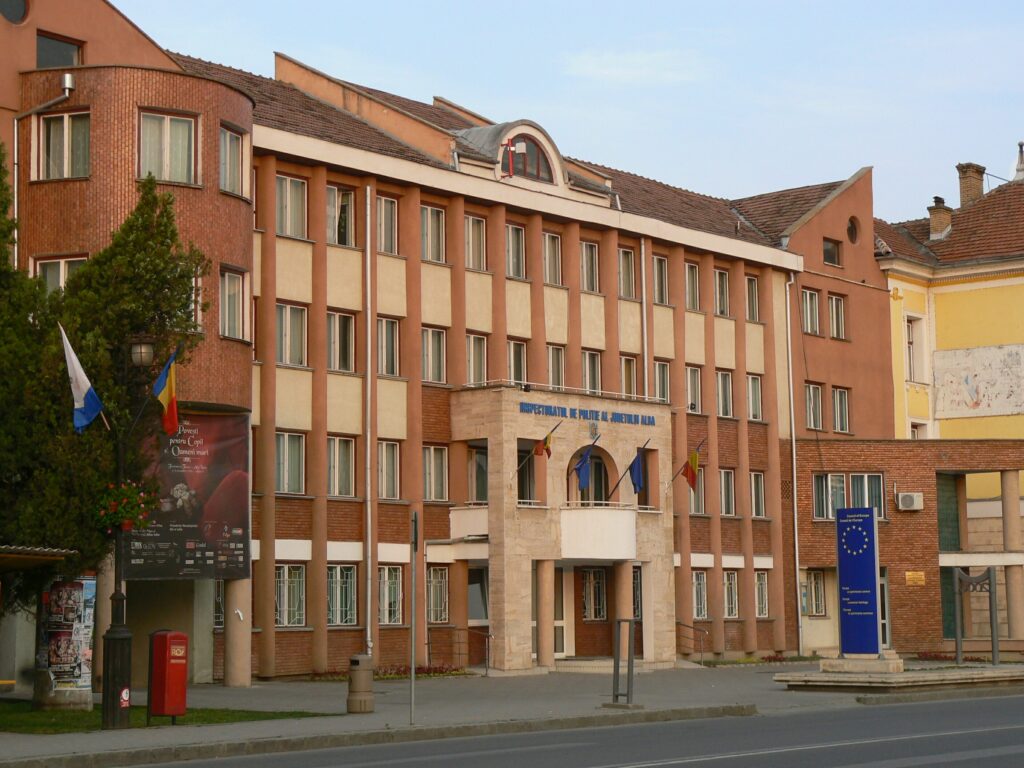 Angajaţi ai Poliţiei Alba, trimişi în judecată