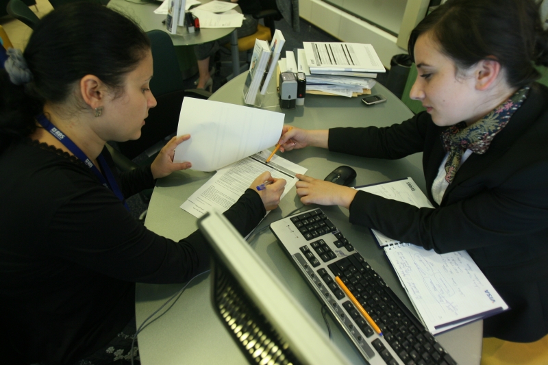Băncile, obligate să calculeze ratele la creditele în valută la cursul BNR
