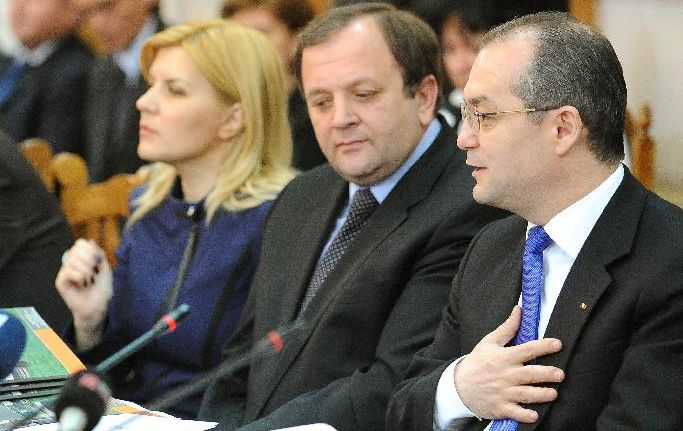 Boc: "Viaţa ne va obliga să egalizăm vârsta de pensionare". Blaga susţine amânarea doar până în 2014