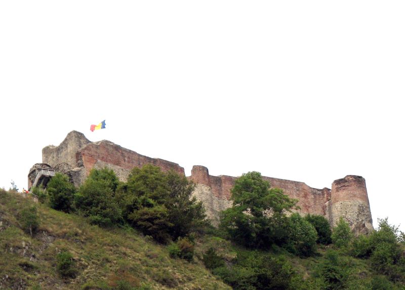 CNN l-a căutat pe Dracula şi a găsit ruine, un peisaj de vis şi căruţe din lemn