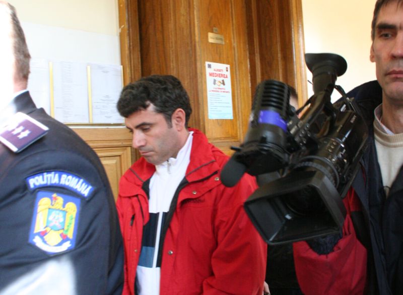 Comisarul care a ucis un om avea antecedente
