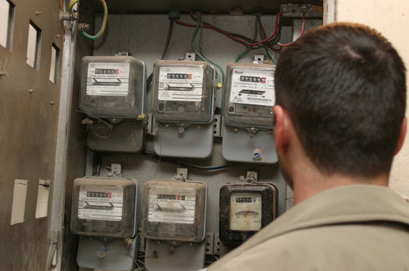 Consiliul Concurenţei: Preţurile prohibitive leagă consumatorul român de furnizorul de energie