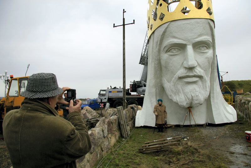 Cum se măsoară credinţa. Cea mai înaltă statuie din lume a lui Iisus Hristos, aproape de finalizare