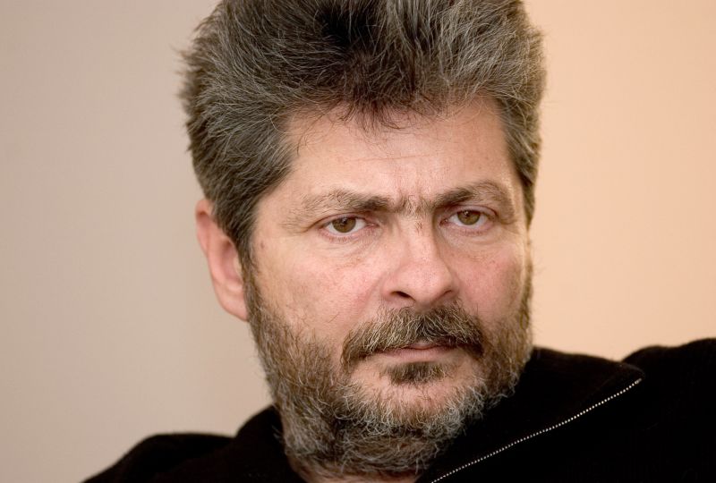 Firele lui Sorin Ovidiu Vîntu, întinse peste România