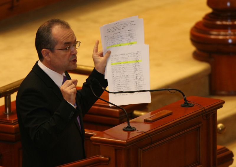 Guvernul va adopta în această seară forma finală a Legii Educaţiei