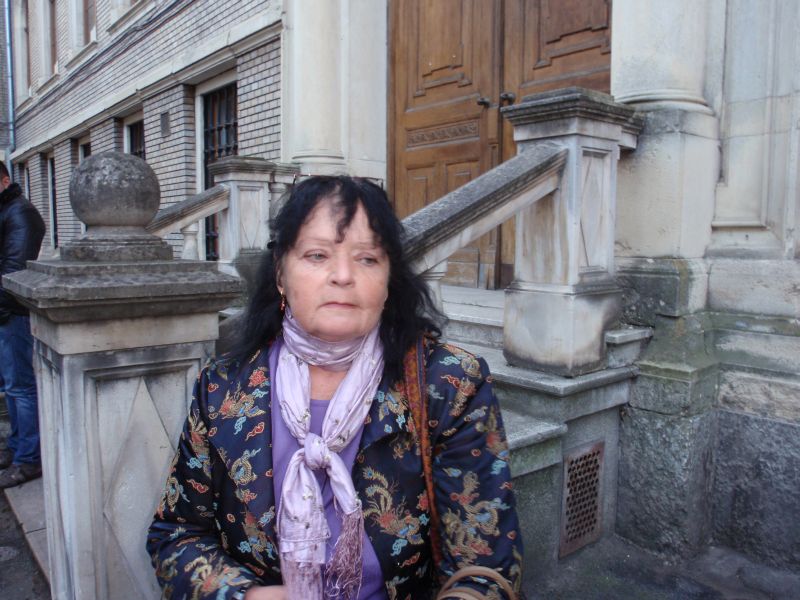 În timpul vizitei la Cluj, Angela Merkel a primit un memoriu de la soţia unui presupus terorist
