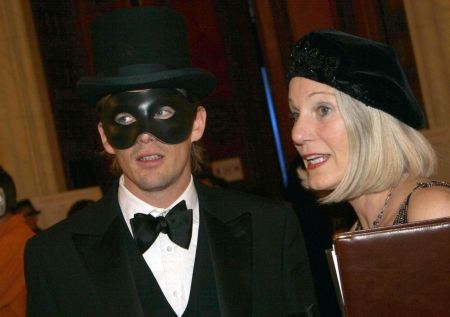 La balul de caritate de Halloween s-au donat 500.000 de euro