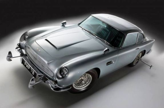 Maşina lui James Bond, vândută la licitaţie pentru 4,6 milioane de dolari