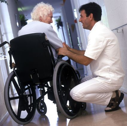 Medicii care dau pensii de boală ilegale, fără drept de practică