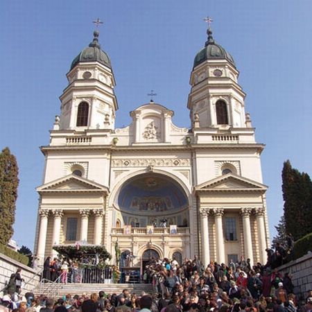 Peste 337.000 de români îşi sărbătoresc onomastica, azi, de Sfântul Dumitru