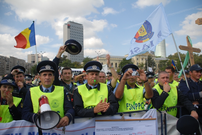 Povestea sloganului "Ieşi afară, javră ordinară!"