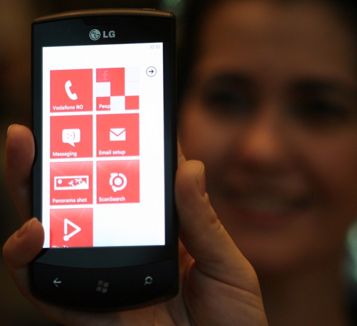 Primul telefon cu Windows Phone7
