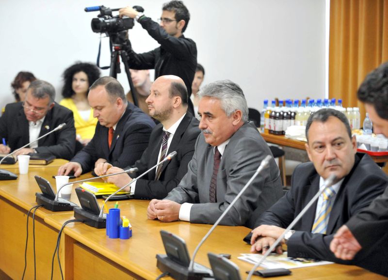 PSD şi PNL au sabotat votarea Ordonanţei 50