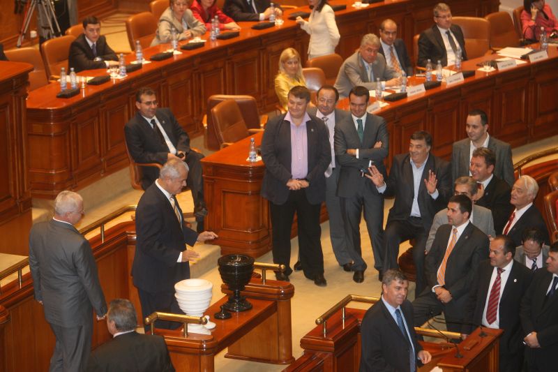 PSD şi PNL îi taie calea lui Boc: moţiune înaintea asumării