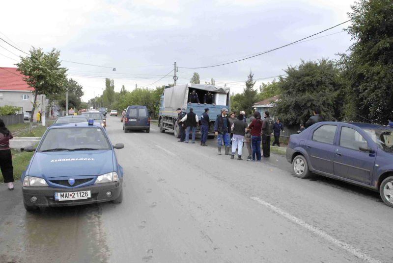 Stare de alertă în Glina: rudele tânărului ucis ameninţă cu un nou val de violenţe