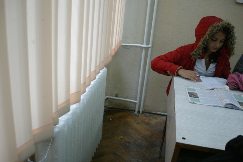 Sute de elevi din Timişoara învaţă în frig