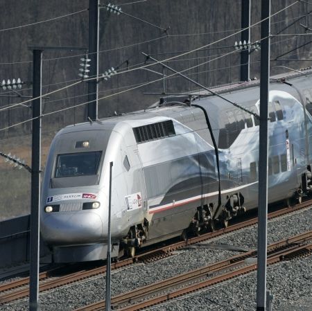 Trenurile americane şi britanice, la control