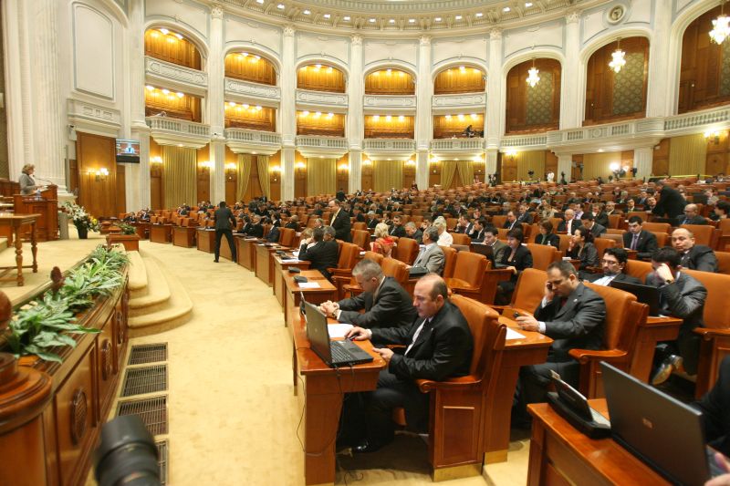 A doua lună de boicot în Camera Deputaţilor: PNL şi PSD au părăsit plenul