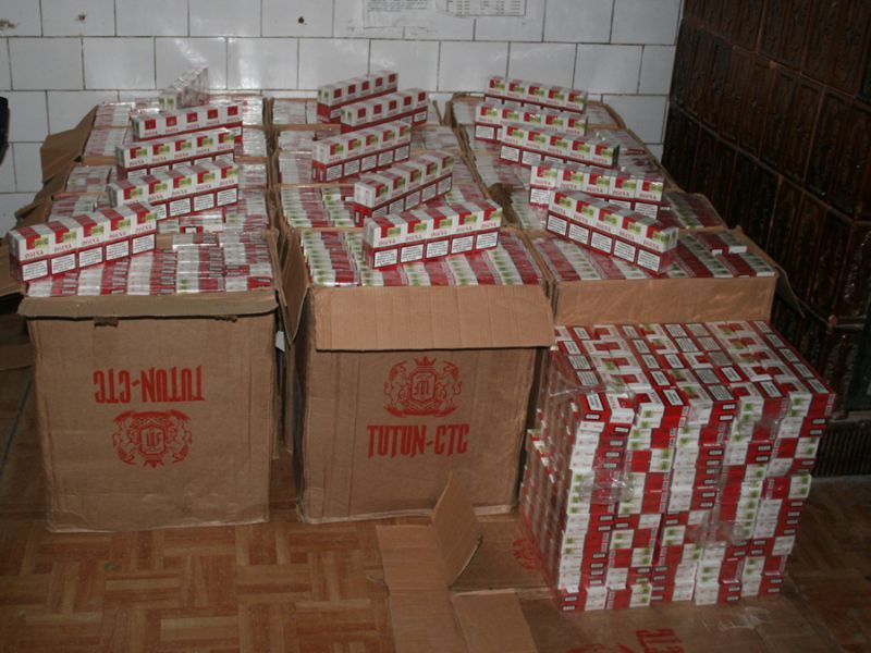 Angajaţi ai MAI, implicaţi în contrabandă cu ţigări