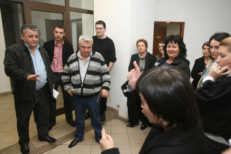 Aproape 500 de angajaţi ai caselor de asigurări, disponibilizaţi