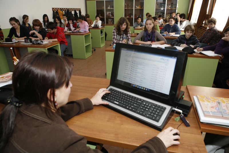 Bancă ce finanţează proiectele liceenilor
