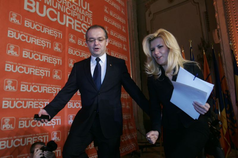 Boc: "E foarte greu să ai câte un responsabil în spatele fiecăruia care trăncăneşte la tv"