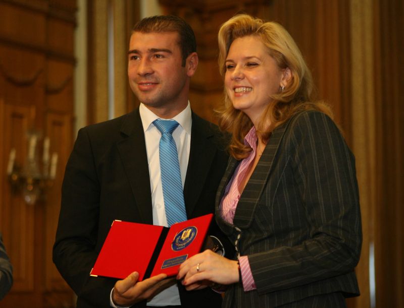 Bute ar putea boxa la  Bucureşti
