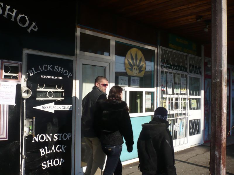 Campanie pentru închiderea "magazinelor de vise"