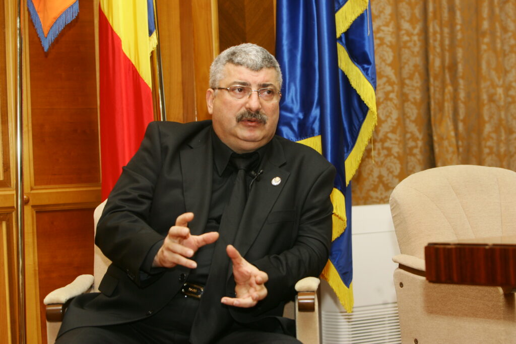 Deputaţii au aprobat tacit desfiinţarea TVR3 şi TVR Info, la ideea lui Prigoană