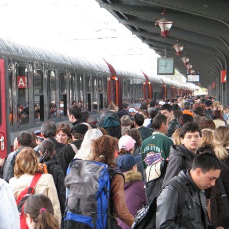 Din cauza unui furt de cablu, trenurile de pe ruta Bucureşti - Craiova au întârzieri