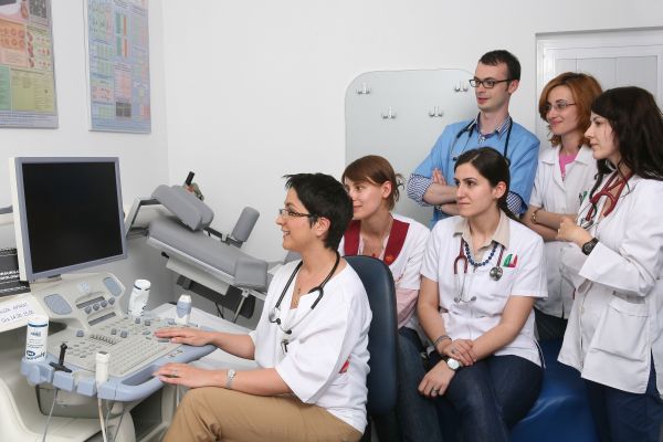 Finanţare pentru femeile-cercetător