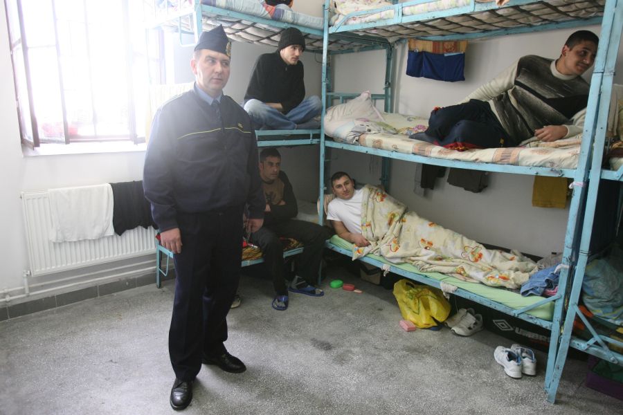 Firme care au angajat deţinuţi, date în judecată pentru neplata banilor