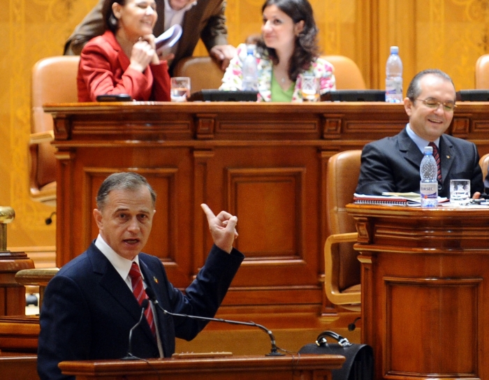 Legea Educaţiei, amânată în Senat. Planul B al lui Geoană: din nou la CCR